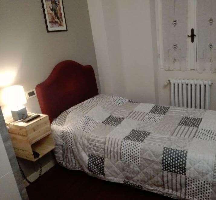 Ristorante Albergo Corona Novi Ligure Værelse billede